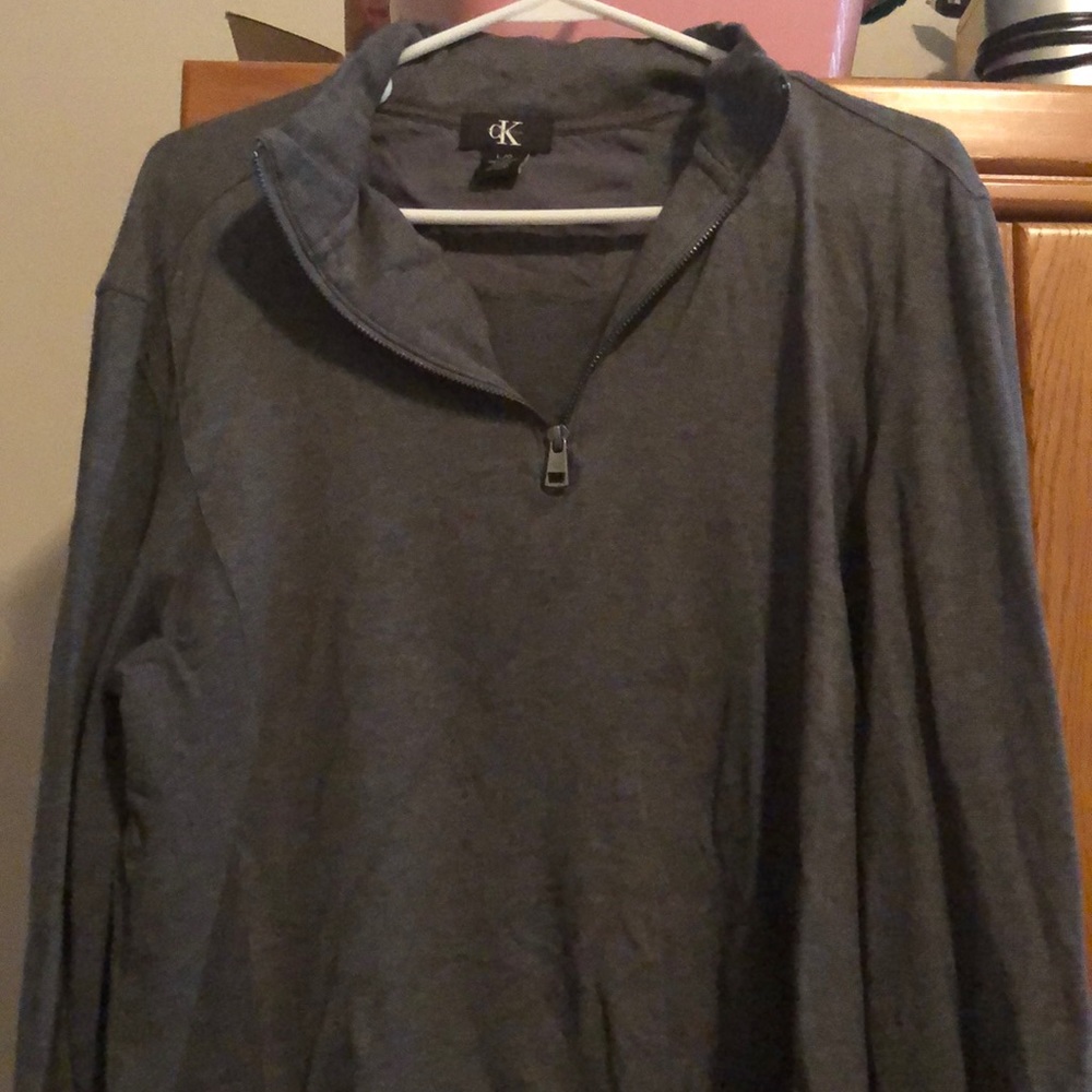 Calvin Klein lrg (fits like a Med) thin pullover